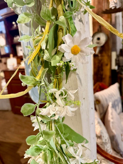 Garland With Daisies, Stephanotis and Assorted Greens
