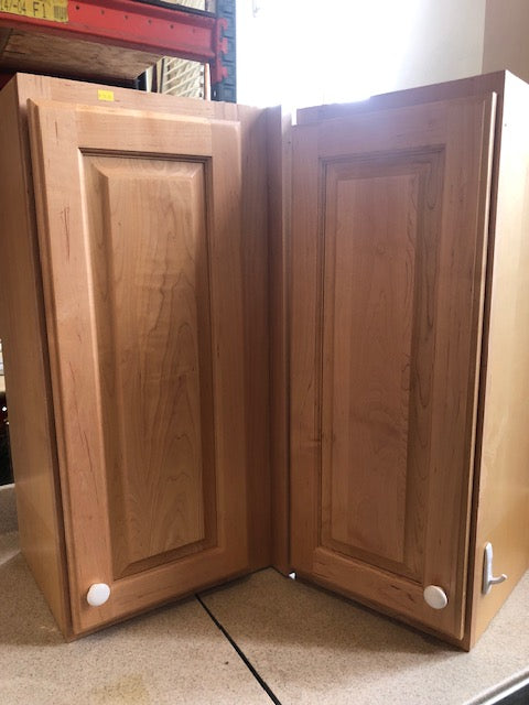 Maple Colored Wood Cabinets (store pick up only)