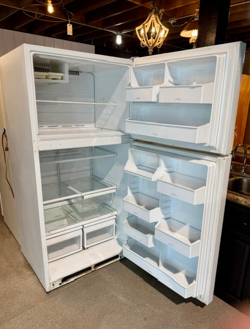 GE Refrigerator (Store Pickup Only: Williamsport, PA)
