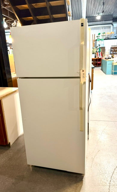 Hotpoint Refrigerator (Store Pickup Only: Williamsport, PA)