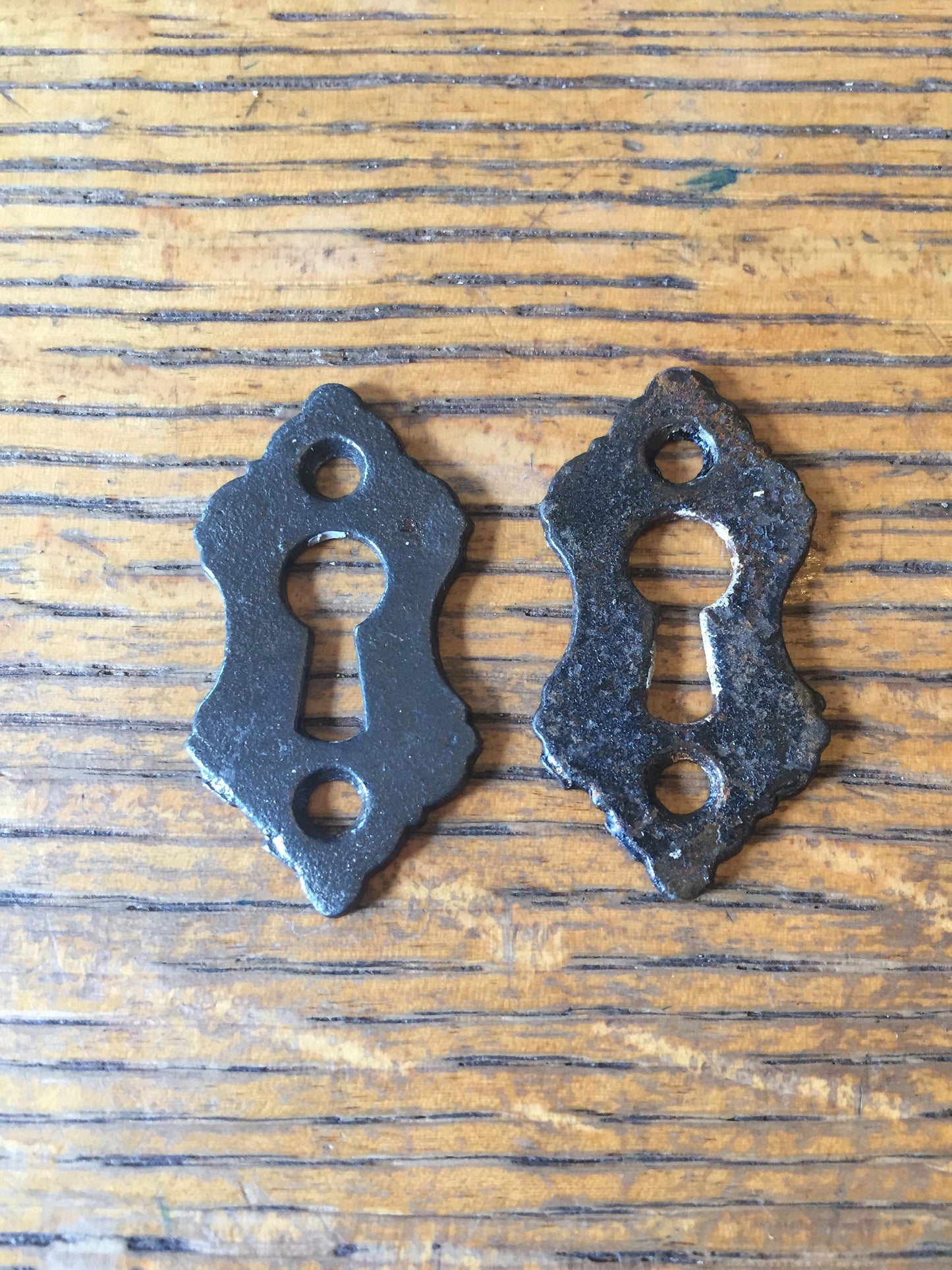 Antique Keyhole Cover - 1" x 2"