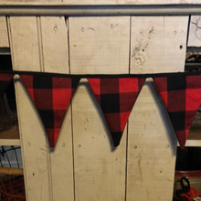 Load image into Gallery viewer, Buffalo Plaid Pennant Garland up close
